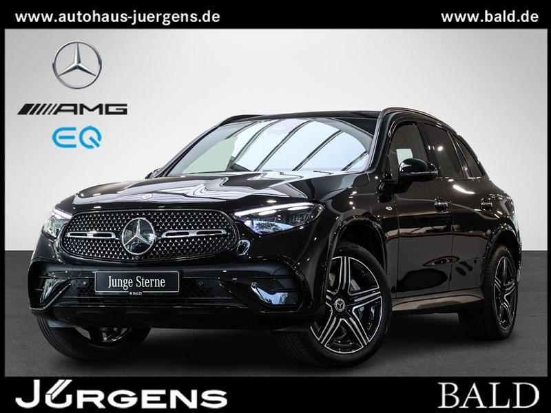 Schwarz obsidianschwarz metall Gebraucht 2025 Mercedes GLC300e AMG SUV | 67.690 € (Fairer Preis) - Bild 1/4