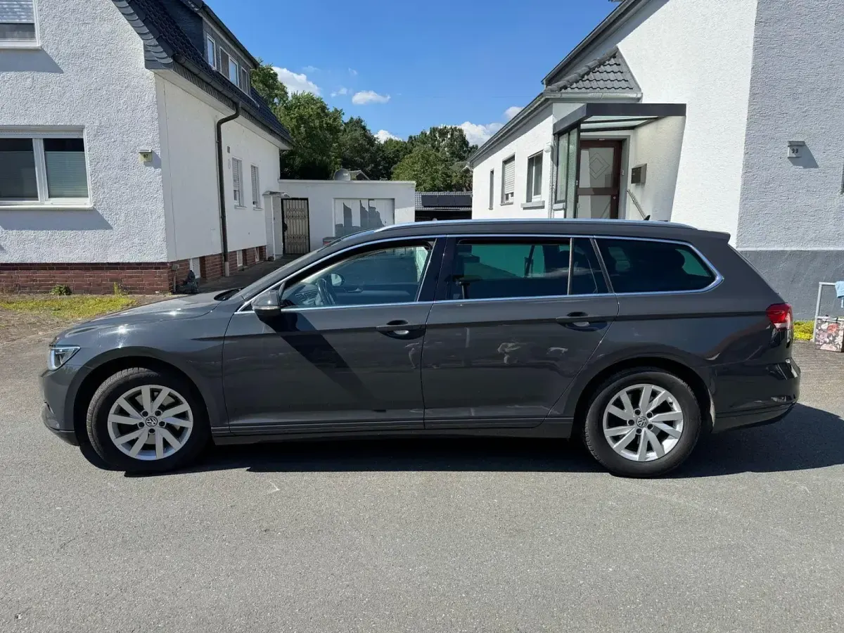 Gebraucht VW Passat Comfortline 120 PS (88 kW) 2019 Grau Kombi