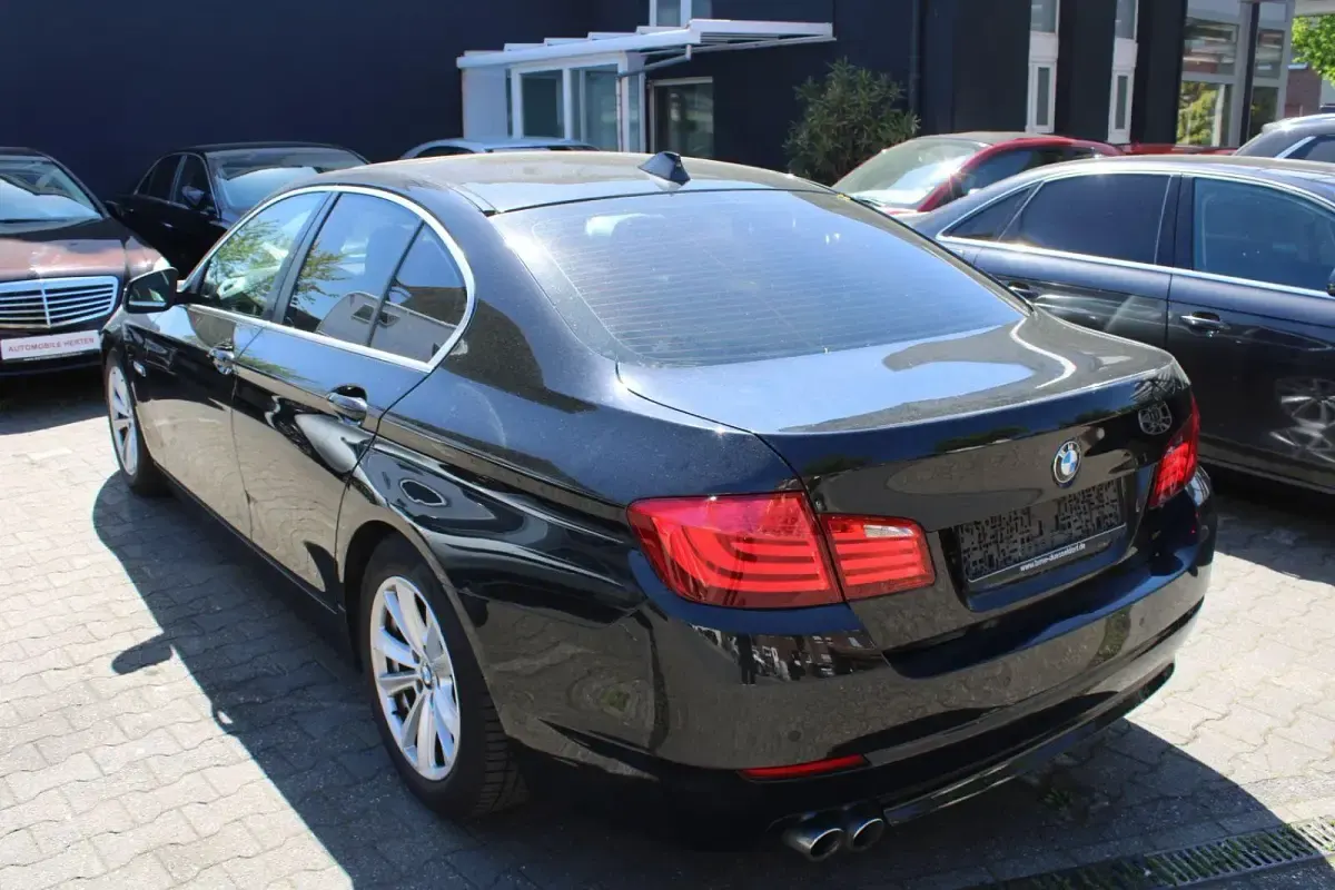 Usata BMW 525 204 CV (150 kW) 2011 Nero Berlina