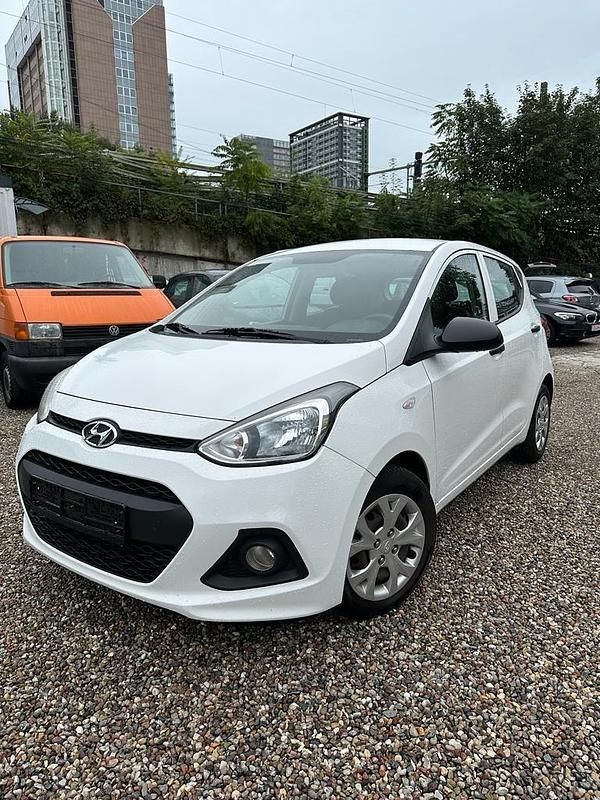 Gebraucht Hyundai i10 67 PS (49 kW) 2014 Weiß Kleinwagen