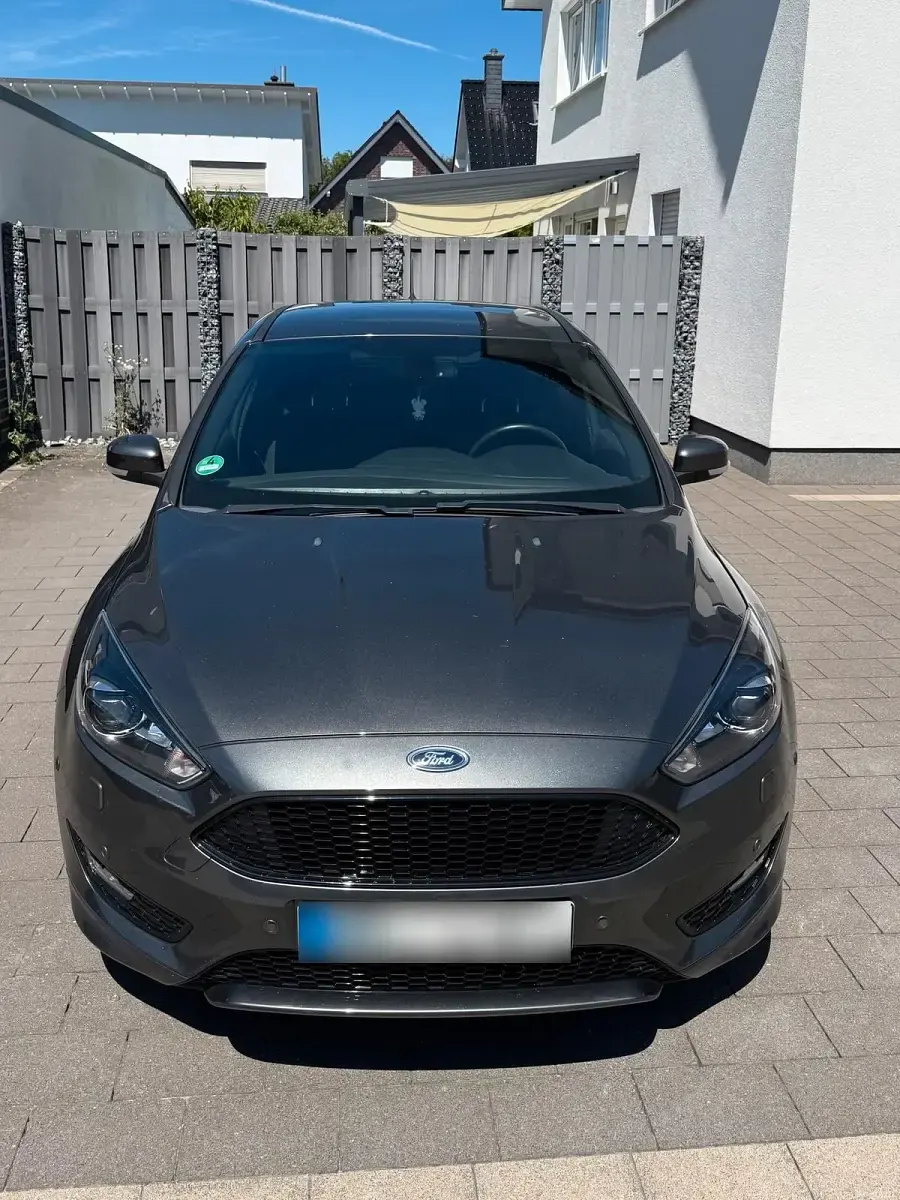 Używany Ford Focus ST 182 KM (133 kW) 2018 Czarny Sedan/Limuzyna