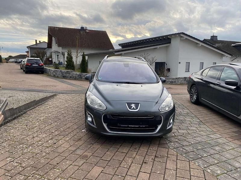 Gebraucht Peugeot 308 SW Family 120 PS (88 kW) 2012 Grau Kombi