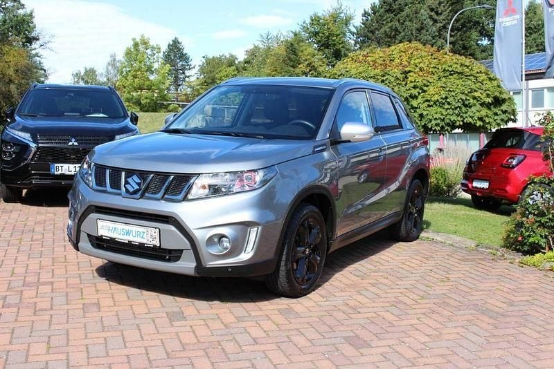 Grau Gebraucht 2018 Suzuki Vitara SUV | 17.190 € (Fairer Preis) - Bild 1/4