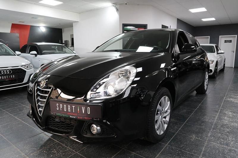 Schwarz Gebraucht 2016 Alfa Romeo Giulietta Turismo Kleinwagen | 10.390 € (Fairer Preis) - Bild 1/4