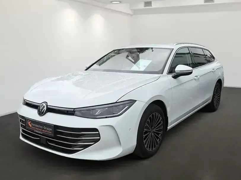 Gebraucht VW Passat Elegance 150 PS (110 kW) 2025 Weiß Kombi