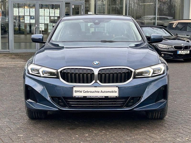 Gebraucht BMW 318 156 PS (114 kW) 2024 Arctic race blue metallic (metallic) Limousine