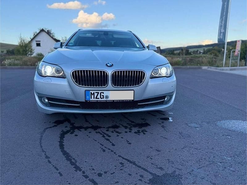 Grau Gebraucht 2012 BMW 520 Kombi | 6.700 € (Superpreis) - Bild 1/4