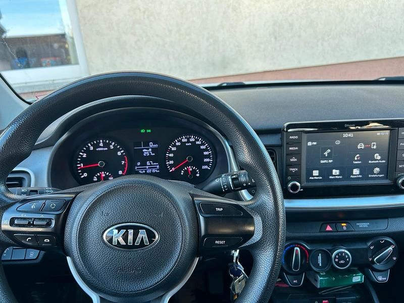 Weiß Gebraucht 2017 Kia Stonic SUV | 9.200 € - Bild 1/4