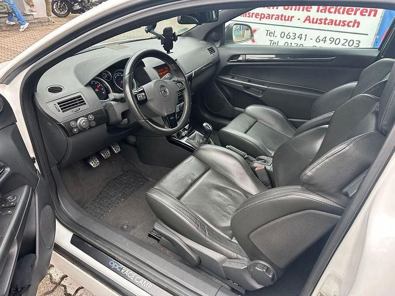 Gebraucht Opel Astra GTC OPC 241 PS (177 kW) 2010 Weiß Limousine