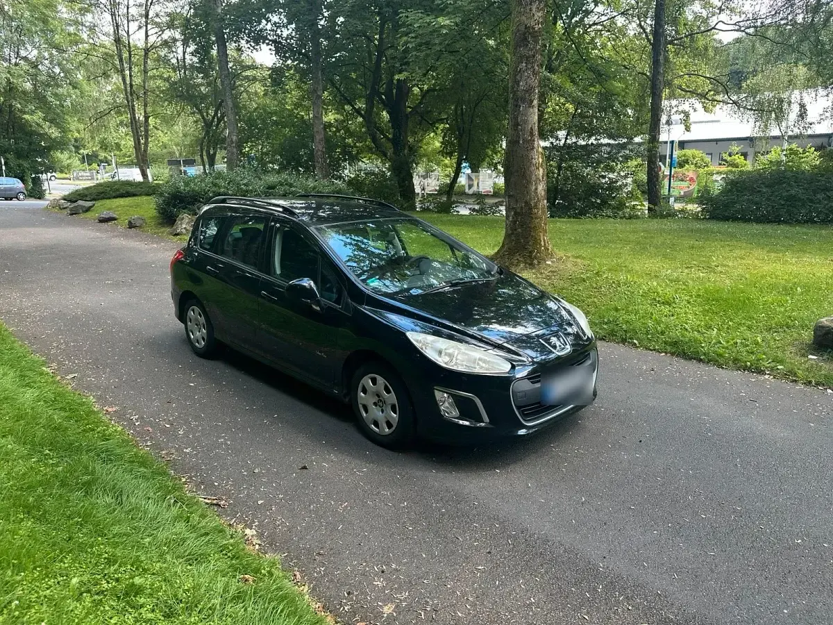Gebraucht Peugeot 308 SW Access 116 PS (85 kW) 2011 Schwarz Kombi