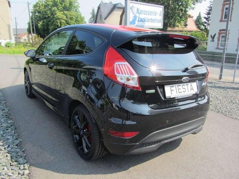 Gebraucht Ford Fiesta 140 PS (102 kW) 2016 Pantherschwarz/rot Kleinwagen