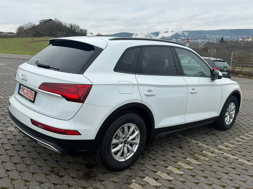 Używany Audi Q5 Basis 204 KM (150 kW) 2022 Biały SUV