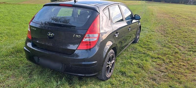 Gebraucht Hyundai i30 109 PS (80 kW) 2008 Schwarz Limousine