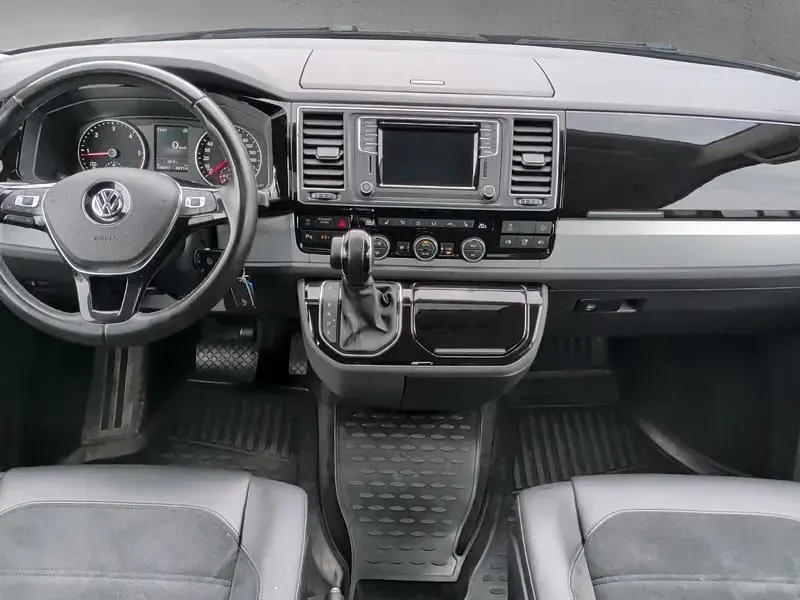 Gebraucht VW Multivan Highline 199 PS (146 kW) 2019 Grau Van / Kleinbus