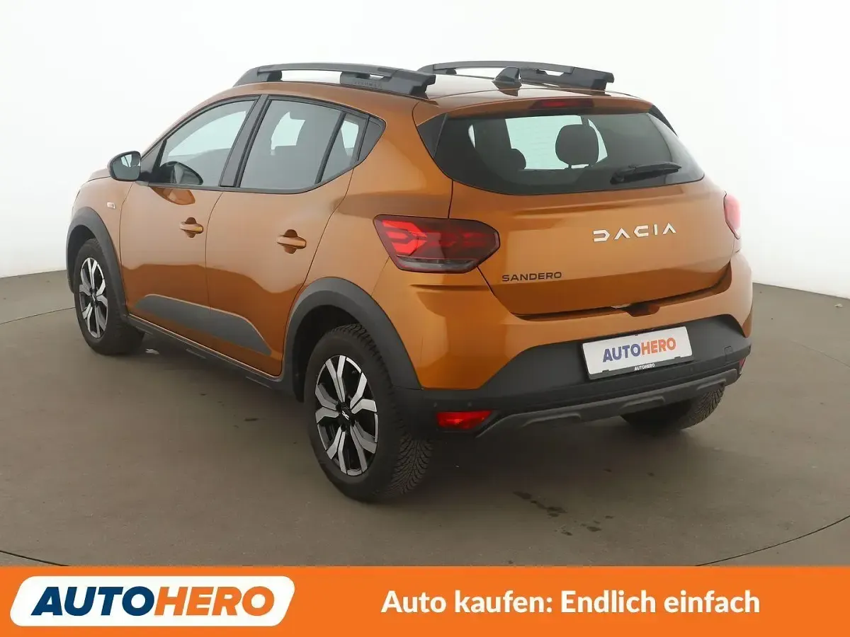 Używany Dacia Sandero Expression 91 KM (66 kW) 2023 Pomarańczowy Hatchback
