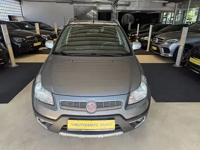 Gebraucht Fiat Sedici Easy 120 PS (88 kW) 2013 Grau SUV