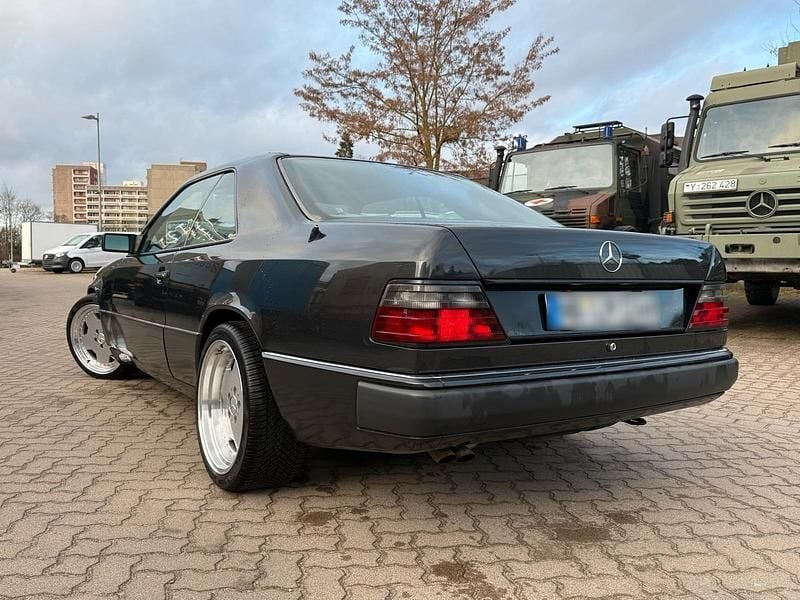 Gebraucht Mercedes E300 AMG 189 PS (139 kW) 1990 Schwarz Coupé