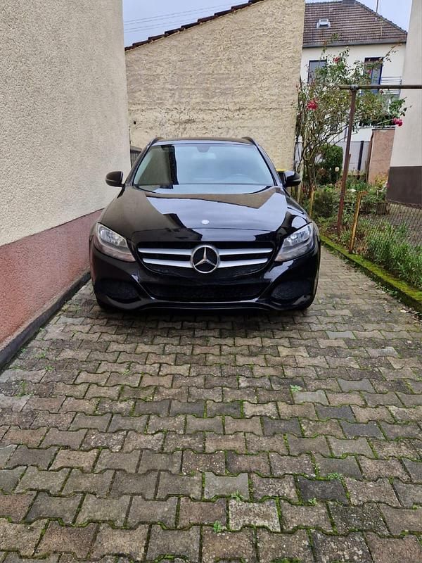 Schwarz Gebraucht 2017 Mercedes C200 Kombi | 13.500 € (Guter Preis) - Bild 1/4