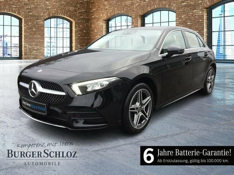 Schwarz unilack nachtschwarz Gebraucht 2022 Mercedes A250 AMG Limousine | 29.400 € (Fairer Preis) - Bild 1/4