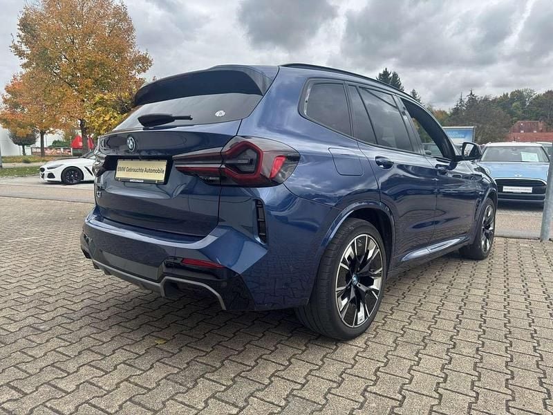 Gebraucht BMW iX3 Impressive 210 kW (286 PS) 2024 Phytonicblau metallic SUV