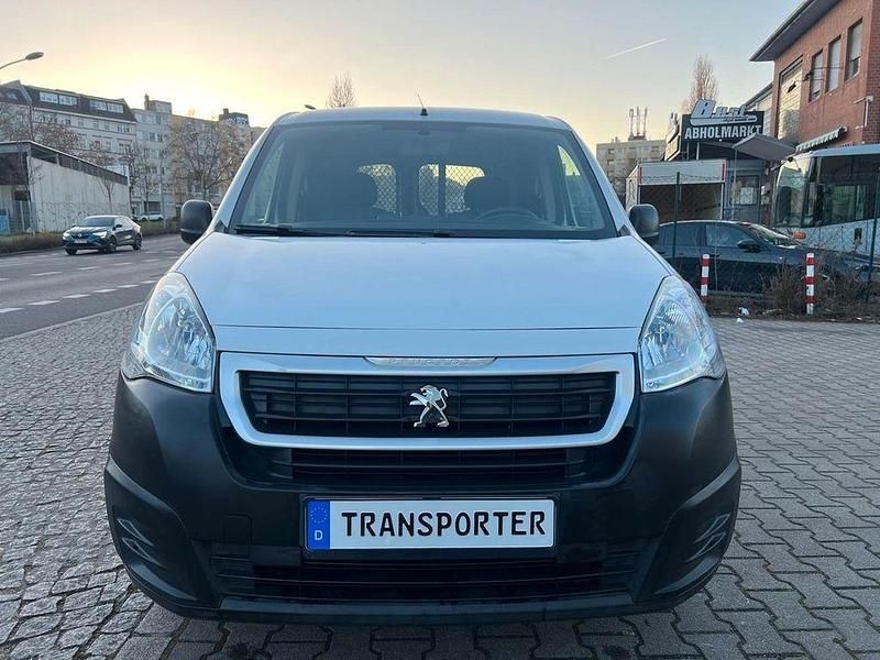 Gebraucht Peugeot Partner Premium 75 PS (55 kW) 2018 Weiß Van / Kleinbus