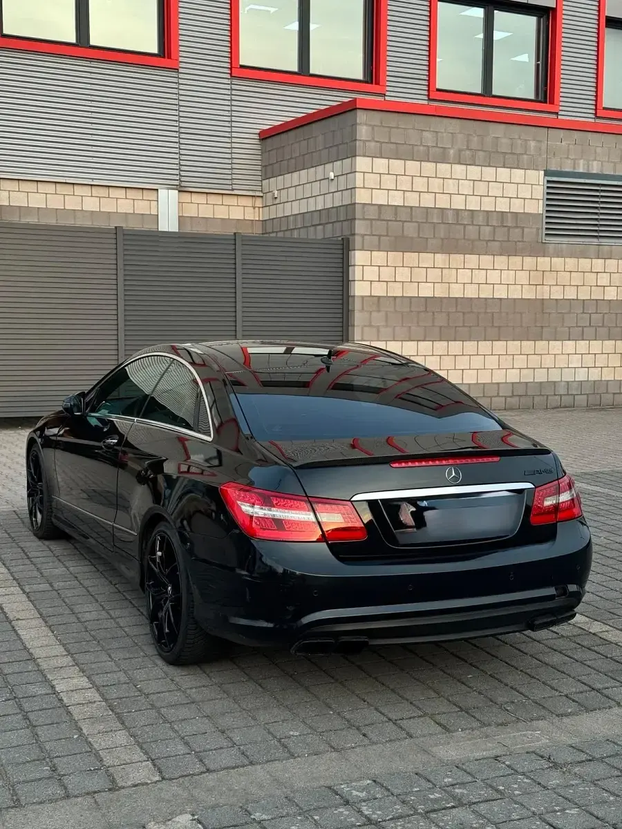 Gebraucht Mercedes E250 Sport 204 PS (150 kW) 2009 Schwarz Coupé