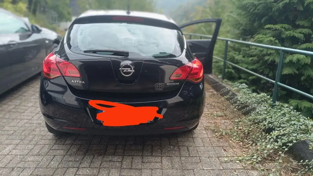 Gebraucht Opel Astra Edition 101 PS (74 kW) 2010 Schwarz Kleinwagen