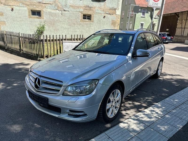 Silber Gebraucht 2011 Mercedes C220 Avantgarde Limousine | 5.450 € (Guter Preis) - Bild 1/4