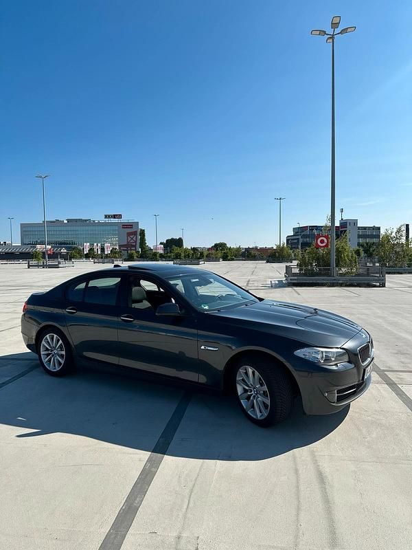Gebraucht BMW 528 258 PS (189 kW) 2010 Grau Limousine