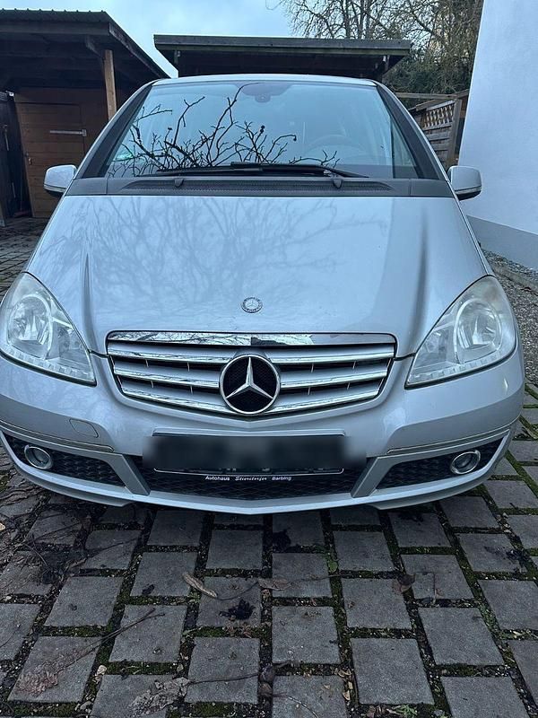 Silber Gebraucht 2011 Mercedes A160 Kleinwagen | 4.899 € (Guter Preis) - Bild 1/4