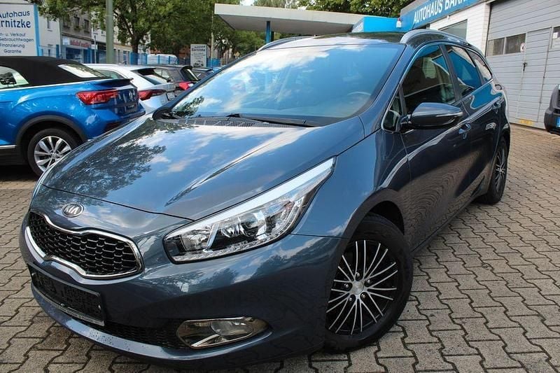Grau Gebraucht 2013 Kia Ceed Sportswagon Kombi | 7.790 € (Guter Preis) - Bild 1/4