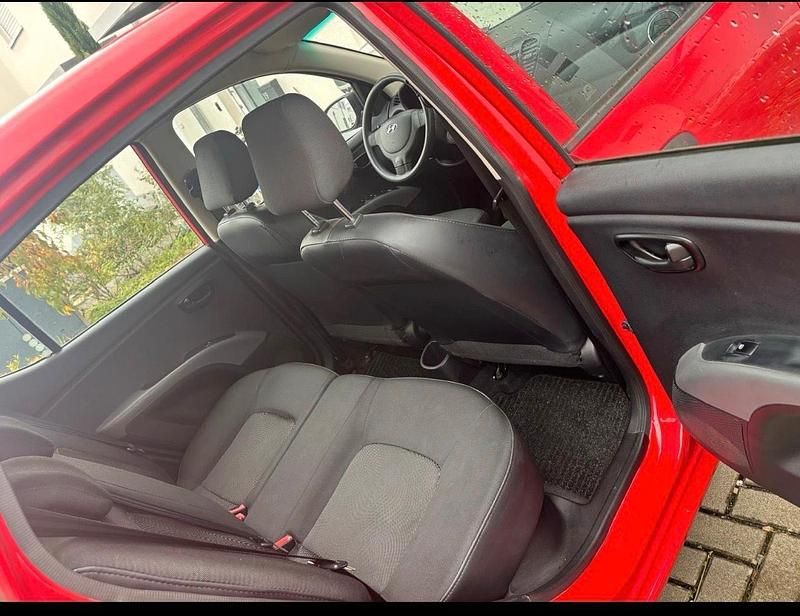 Gebraucht Hyundai i10 69 PS (50 kW) 2012 Rot Kleinwagen