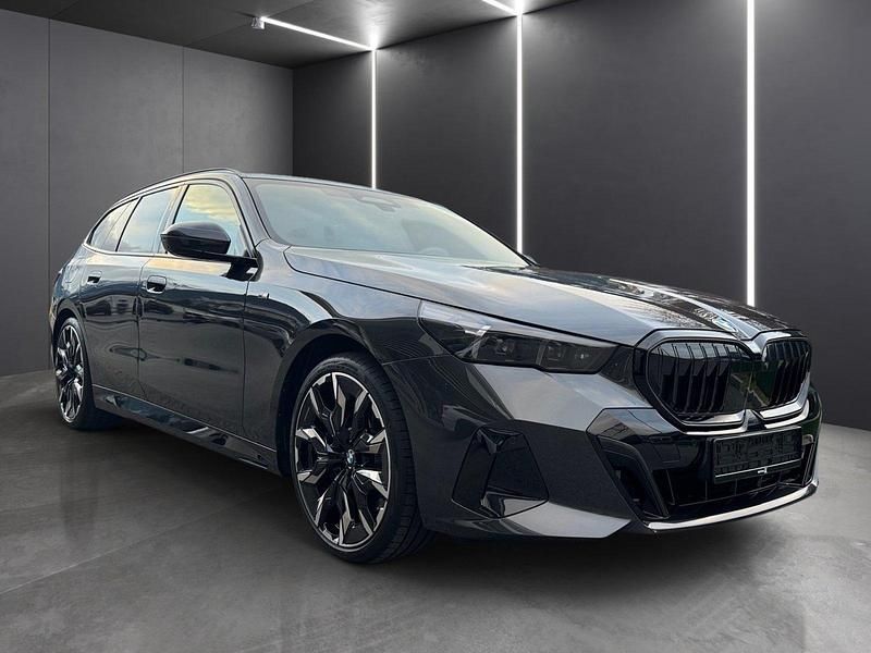 Gebraucht BMW 540 Comfort Edition 303 PS (222 kW) 2024 Schwarz Kombi
