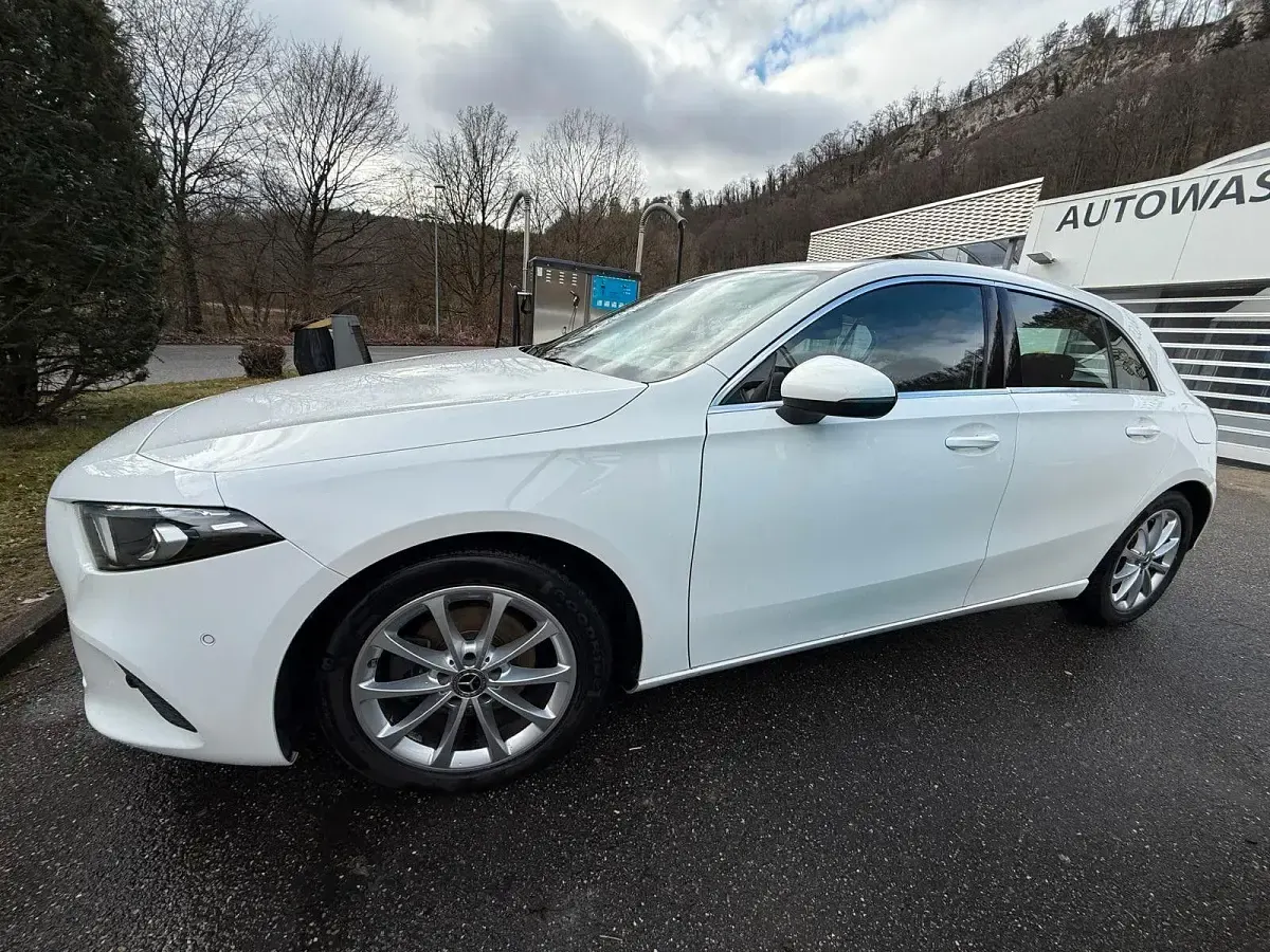Gebraucht Mercedes A180 136 PS (100 kW) 2019 Weiß Limousine