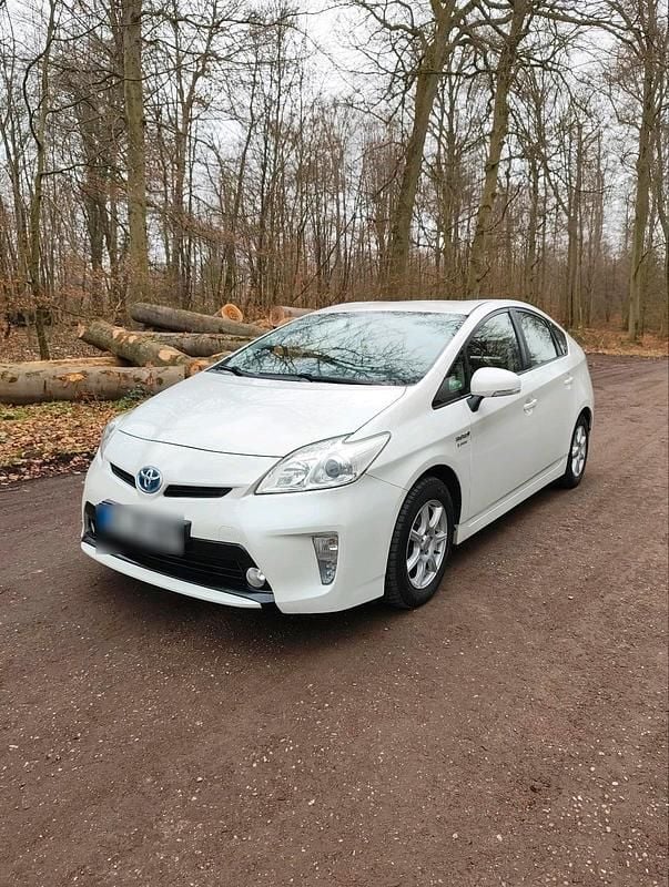 Gebraucht Toyota Prius 99 PS (72 kW) 2012 Weiß Limousine