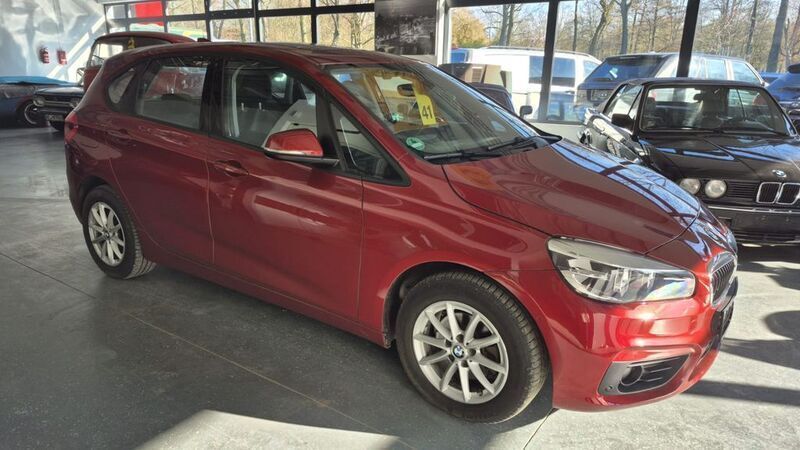 Rot Gebraucht 2015 BMW 218 Active Tourer Basis Van / Kleinbus | 10.450 € (Fairer Preis) - Bild 1/4