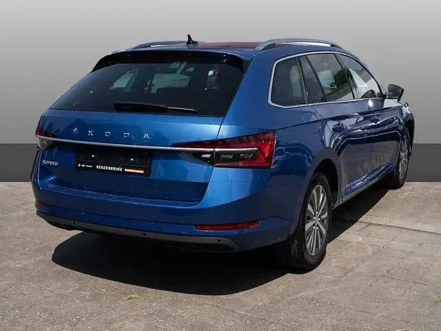 Gebraucht Skoda Superb Style 150 PS (110 kW) 2023 Blau Kombi