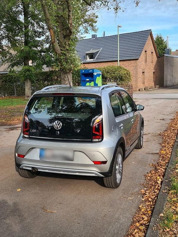 Gebraucht VW cross up! 90 PS (66 kW) 2019 Silber Kleinwagen