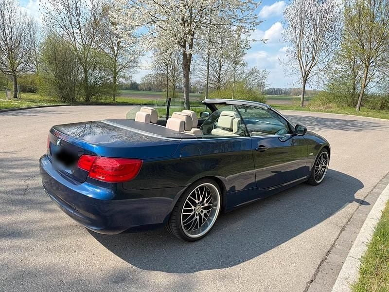 Gebraucht BMW 325 Cabriolet 204 PS (150 kW) 2012 Blau Cabrio