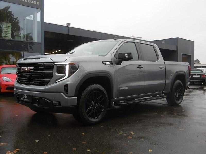 Neu GMC Sierra 309 PS (227 kW) 2025 Sterling met. Pickup