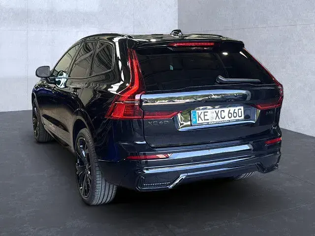 Neu Volvo XC60 Plus 250 PS (183 kW) 2025 Schwarz SUV