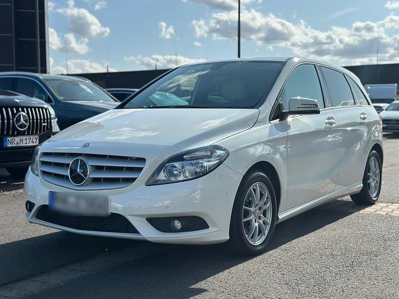 Gebraucht Mercedes 200 156 PS (114 kW) 2013 Weiß Kleinwagen