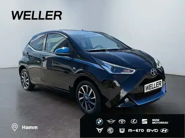 Używany Toyota Aygo Trend 72 KM (52 kW) 2018 Czarny Hatchback