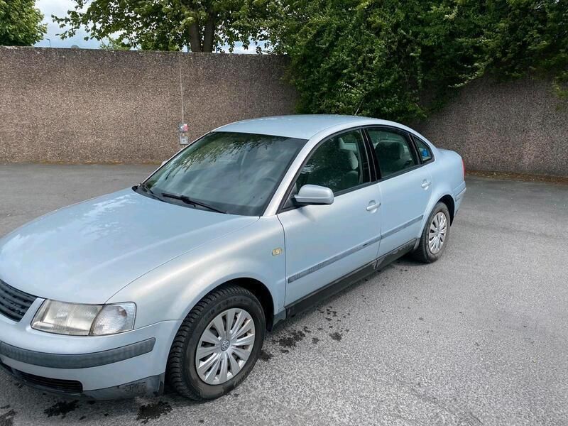 Silber Gebraucht 1999 VW Passat Limousine | 1.999 € (Fairer Preis) - Bild 1/4