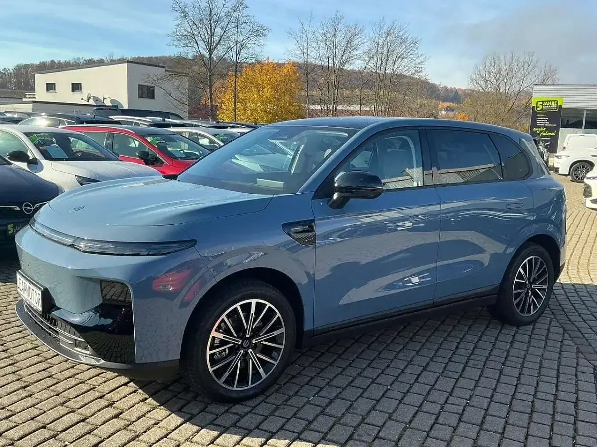 Neu Leapmotor B10 160 kW (218 PS) 2026 Blau SUV