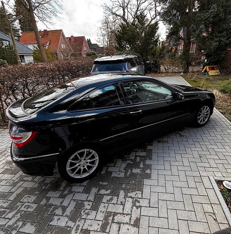 Gebraucht Mercedes C220 150 PS (110 kW) 2007 Schwarz Coupé