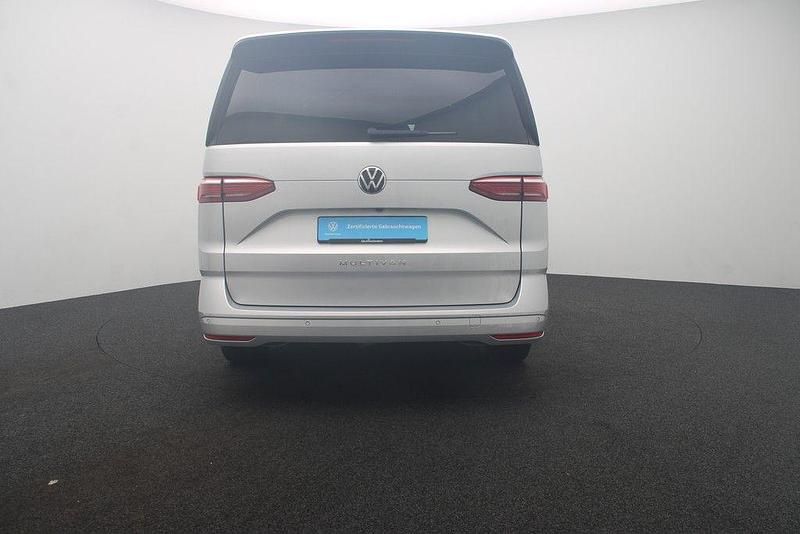 Second-hand VW Multivan Life 150 CP (110 kW) 2024 Argintiu Monovolum