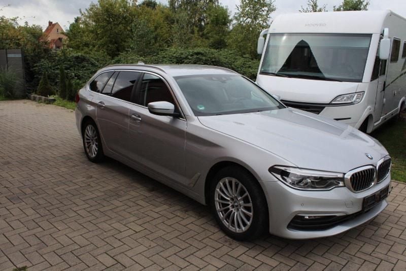 Silber Gebraucht 2019 BMW 520 Kombi | 17.000 € (Superpreis) - Bild 1/4