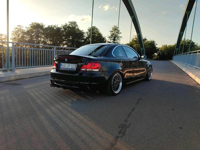 Schwarz Gebraucht 2011 BMW 123 Coupé Coupé | 8.000 € - Bild 1/4