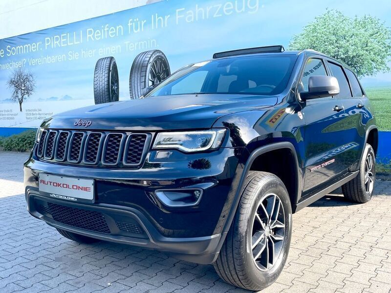 Schwarz Gebraucht 2018 Jeep Grand Cherokee Trailhawk SUV | 28.600 € (Etwas zu teuer) - Bild 1/4